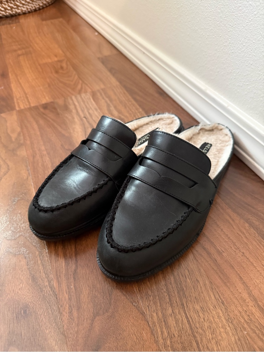Kelsi Dagger Brooklyn Lock Faux Shearling Lined Loafer Mule Black Size 8